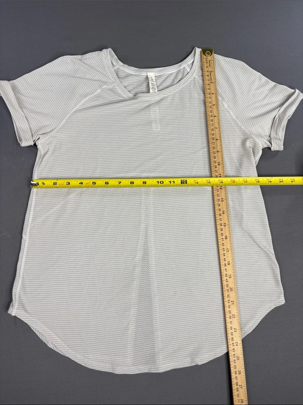 Lululemon Open Up Tie Back Tee Womens 6 Shirt Lightweight Heather White Workout